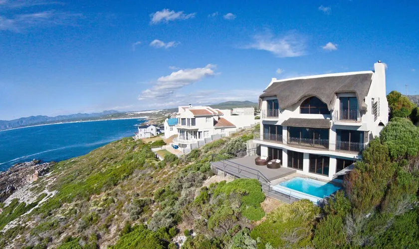 Whale Huys: Direkte ocean-front villa, 4BR / BA, Wifi, Infinity Pool - Image 1