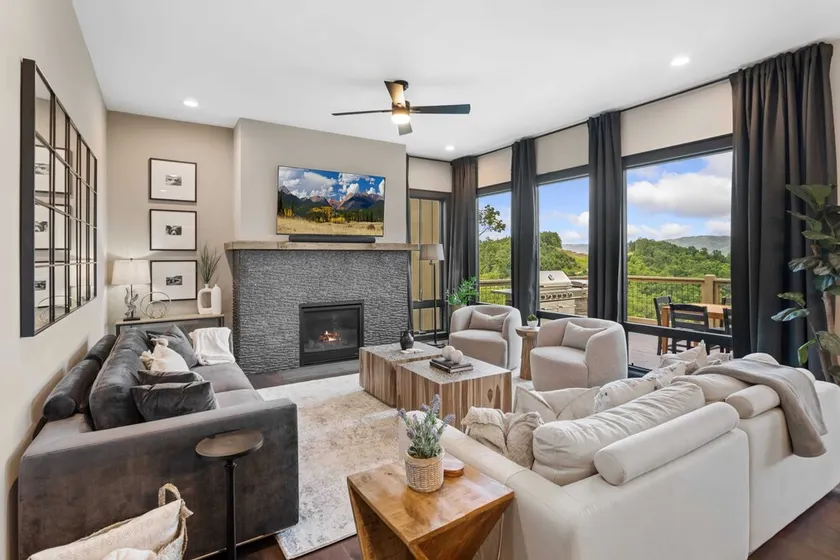 Designer Home in BRMC: Hot Tub, Panoramic Views & Game Room - Image 1