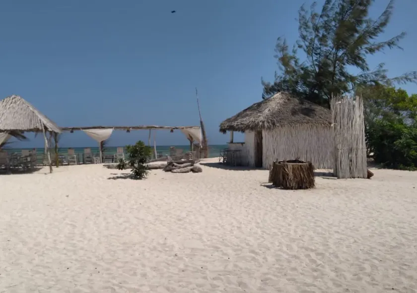 Jacaranda Beachfront villa Watamu - Image 1