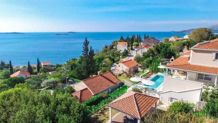 Eine wunderschöne Villa mit fünf Schlafzimmern am Pool für einen idealen Familienurlaub - Image 1
