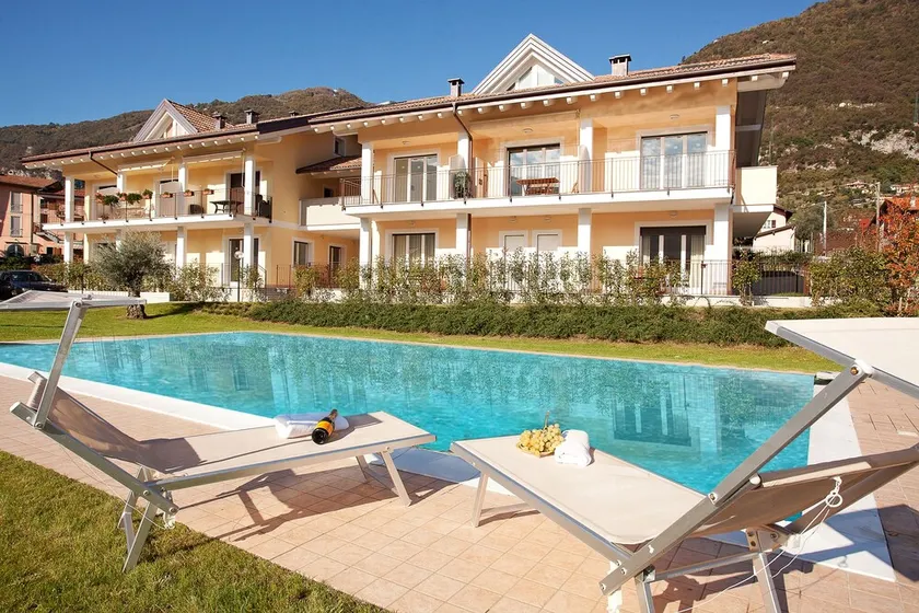 Dorfzentrum, Pool-Apartment mit Seeblick. Kein Auto als Bus und Fähre erforderlich - Image 1