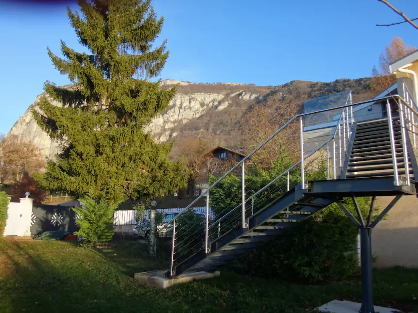 4 stjerner - Højstående chalet-stillejlighed, opvarmet swimmingpool, Genève - Image 1