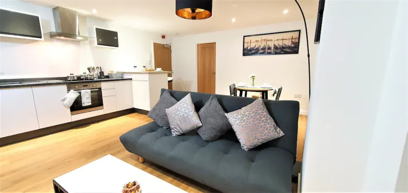 Ultra Modern, Super Comfortable, 2 Bed Apartment Northampton Town Centre - Image 1