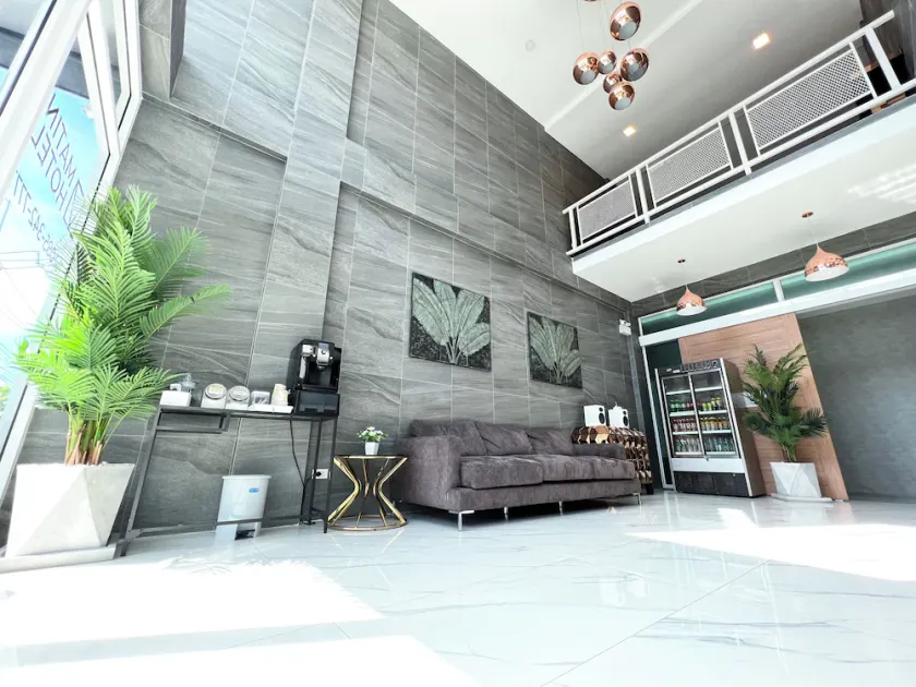Matini Premium Hotel - Image 1