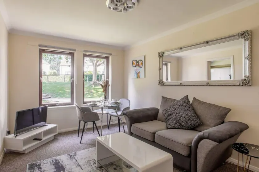 The SUMMIT Apartment - Aberdeen City Centre - Perfect for Long and short Stay - Image 1