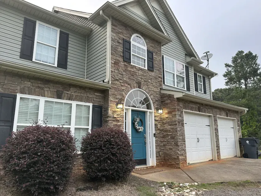 Peaceful House - 4 BR, Large Patio - Image 1