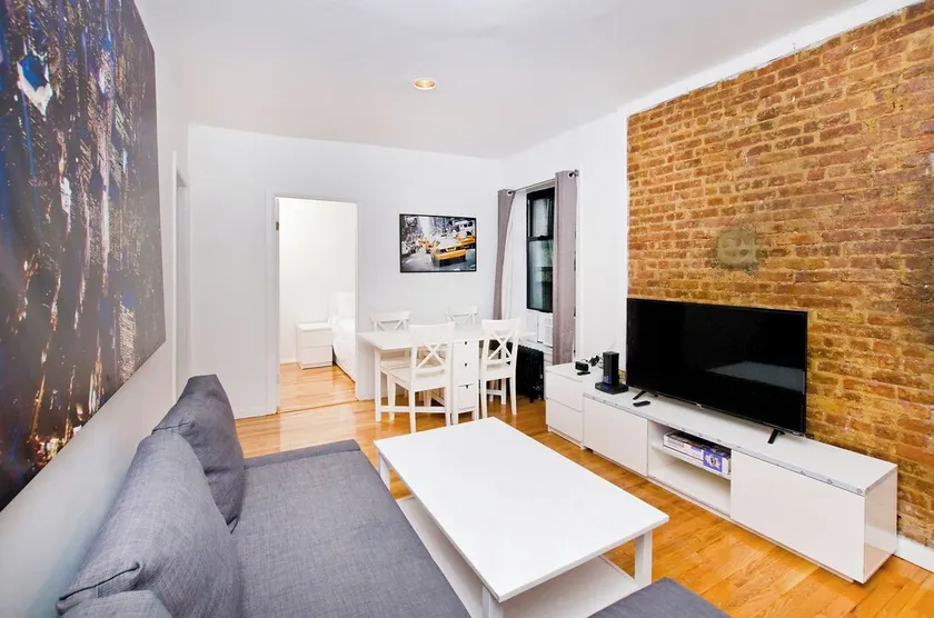 Pleasant 2 BR on Upper East Side - Image 1