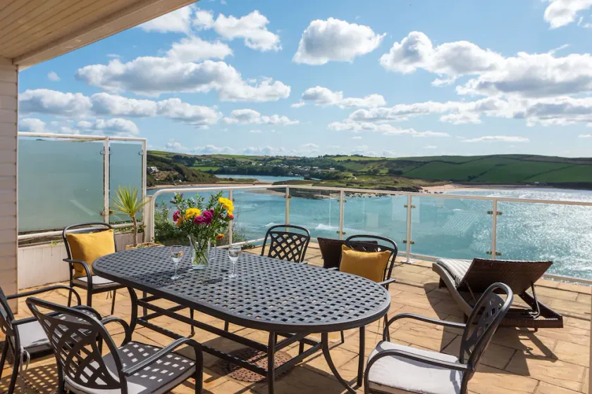 3 bed | stunning sea views & private beach access - Image 1