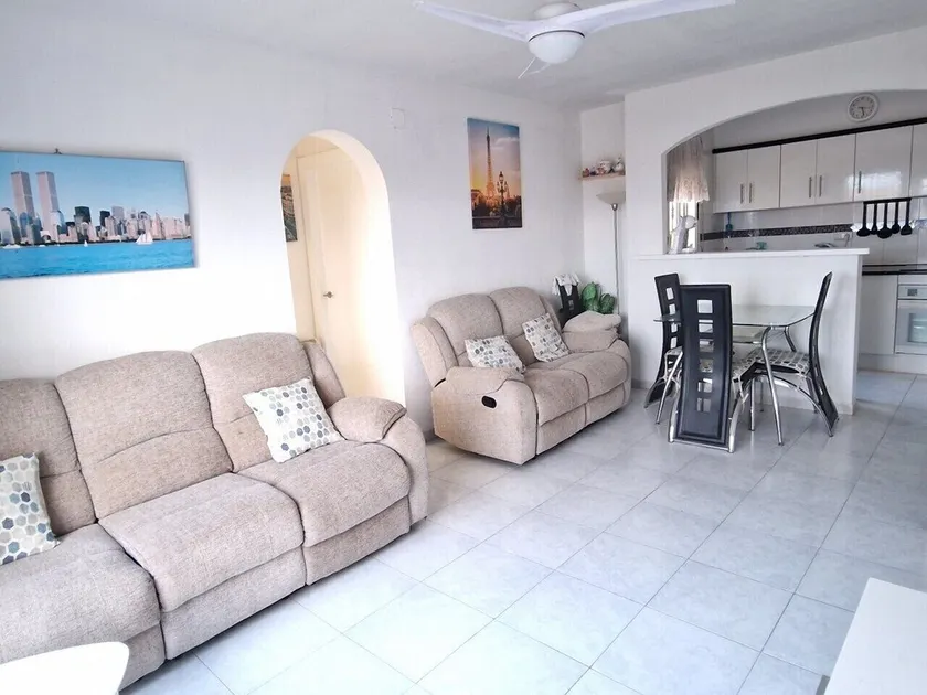 Tranquil 2 Bedroom Duplex Apartment overlooking Lakes - Image 1