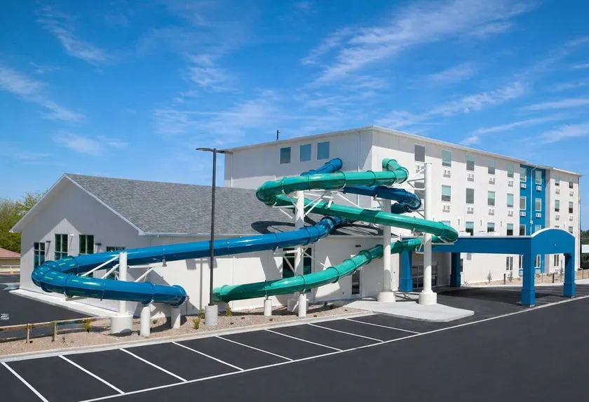 Splash Canyon Hotel - Image 1