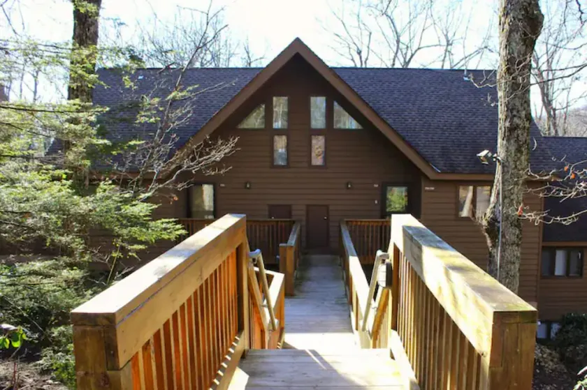 Walking Distance to Ski Slopes! Cozy Condo that sleeps 4! - Image 1