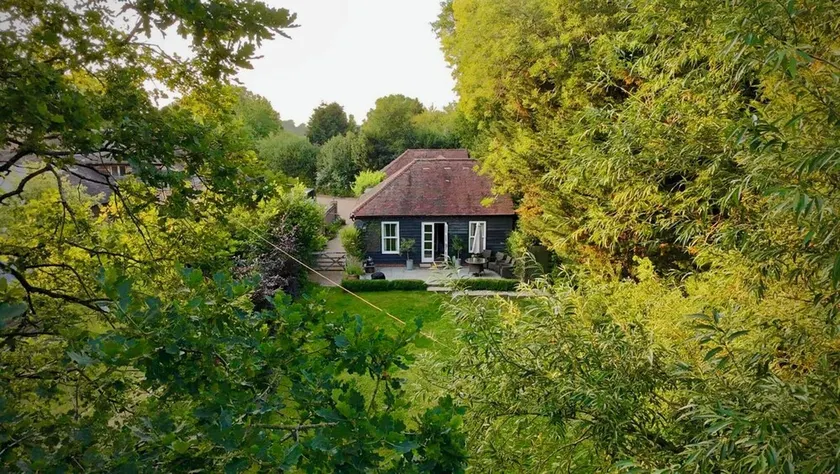 Sissinghurst Stables, neu umgebaut mit einem großen privaten Garten. - Image 1