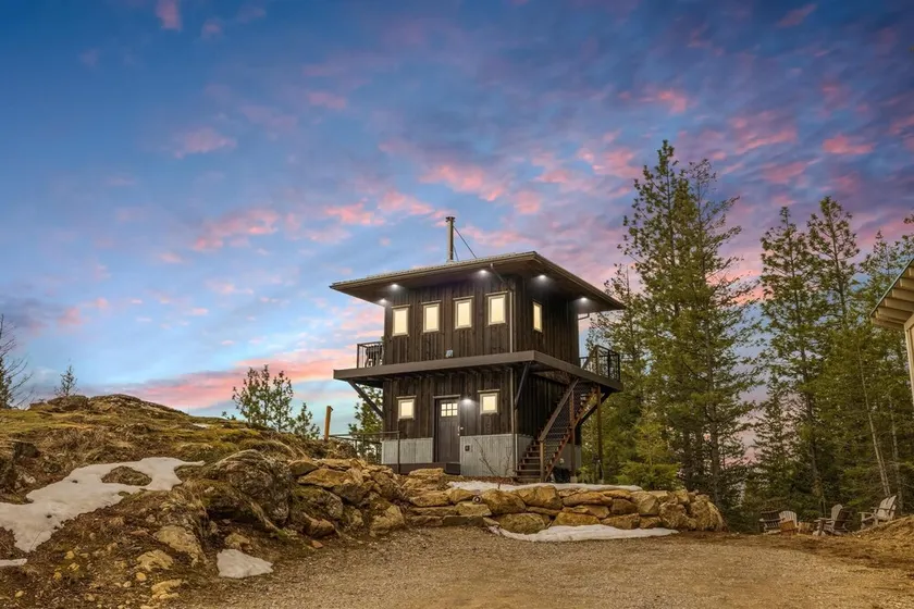 Escape to Serenity: Lookout Tower with Hot Tub, near Schweitzer and Dog-Friendly - Image 1