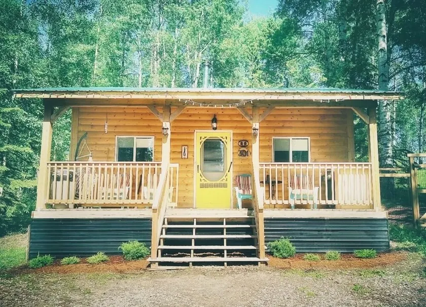 Cozy year round cabin in the woods, walking distance to the lake - Image 1