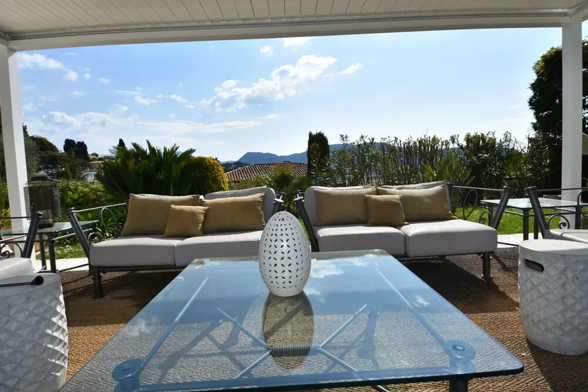 Villa familiale et luxueuse - Image 1