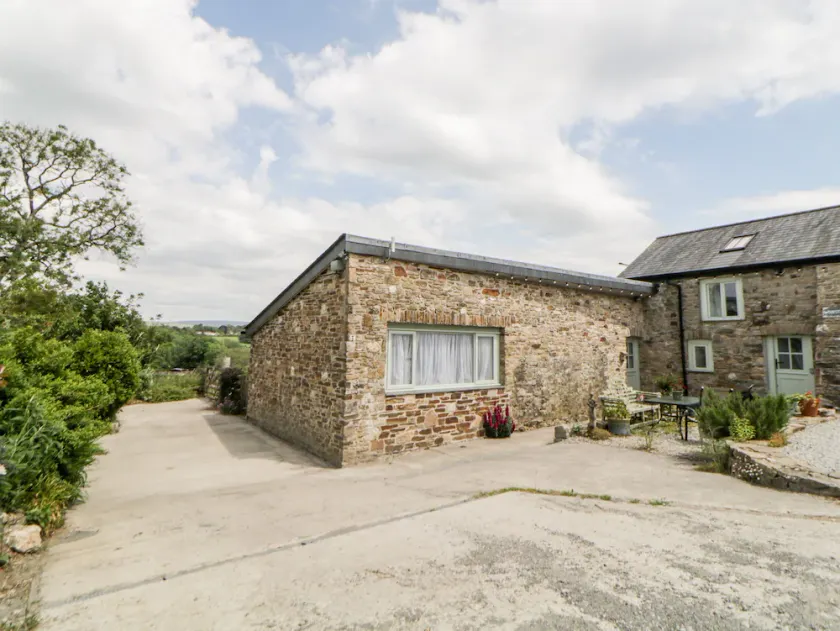 OWL BARN, pet friendly, character holiday cottage in Tavistock - Image 1