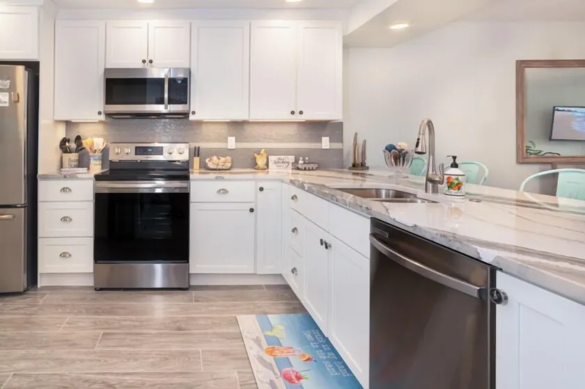 Professionally decorated East End - Image 1