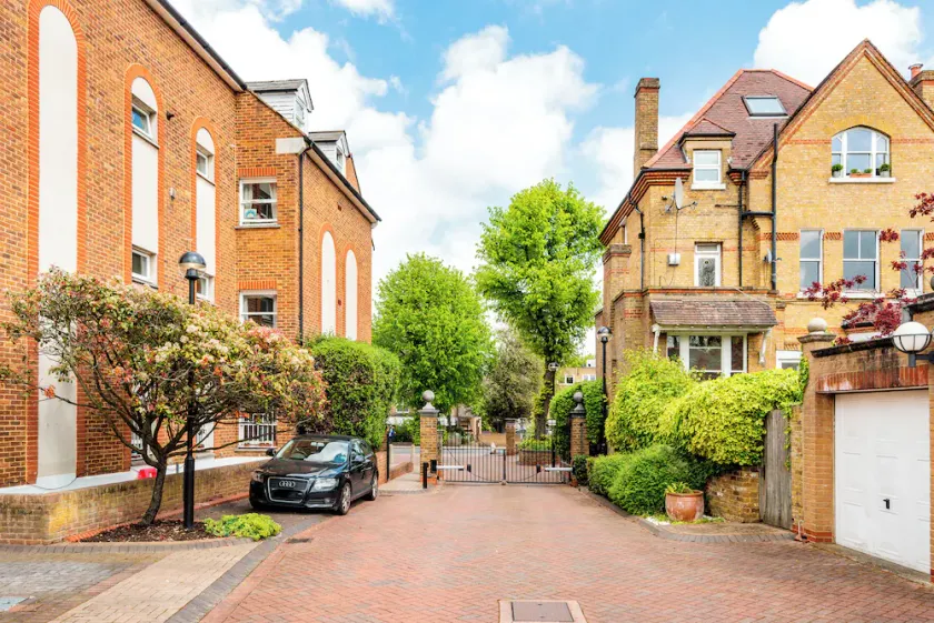 Putney Perfection - Image 1