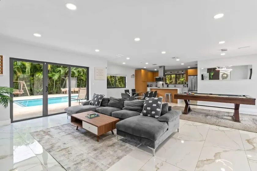 Heated Pool Villa in Miami by Glam Homes - Image 1