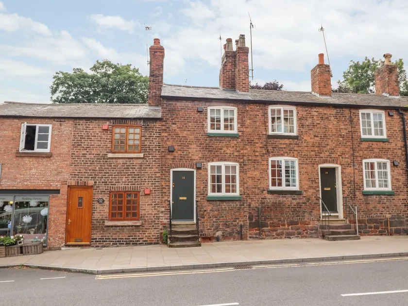 TOWER VIEW COTTAGE, character holiday cottage in Chester - Image 1