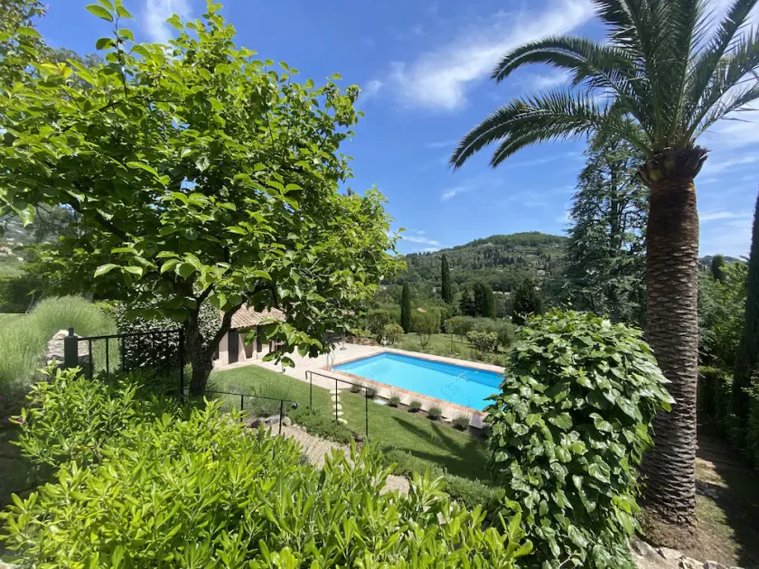 SONNENGETRÄNKTE LUXUSVILLA AN DER CÔTE D'AZUR mit Pool, Bar, Grillplatz, Klimaanlage und Fitnessraum - Image 1