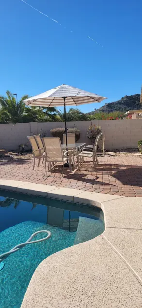 Relaxing single story pool desert oasis. - Image 1