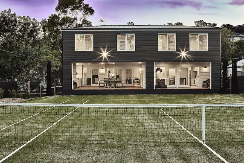 Il Tennis Club in Portsea - Image 1