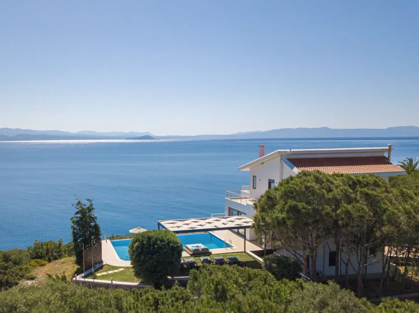 A modern villa with pool, jacuzzi, sauna and gym and breathtaking sea view - Image 1