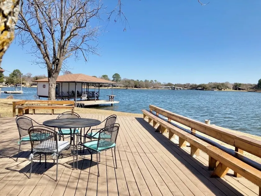 Lake House med 400 ft av privata vattnet, docka och modern inredning! - Image 1