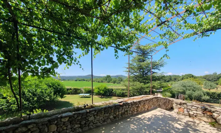 Country house (sleeps 8, 10) in a quiet location, with a superb view of the Luberon. - Image 1