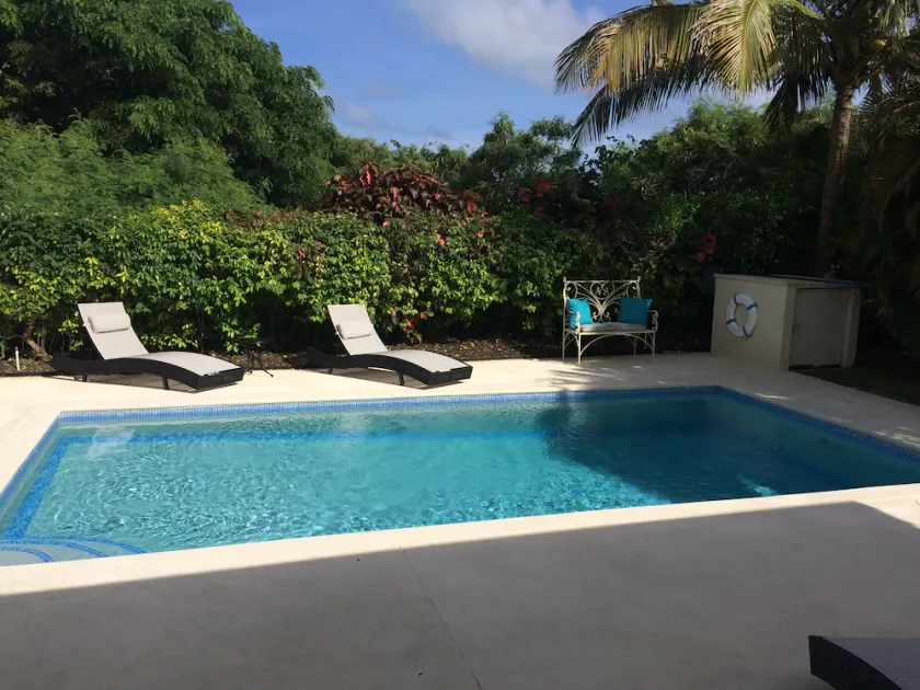 Luxury Holiday 3 Bedroom Villa w/ private pool & air conditioning.  Sleeps 7-9 - Image 1