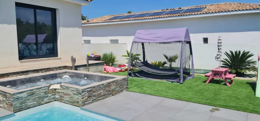 Magnificent villa with heated pool and jacuzzi - Image 1