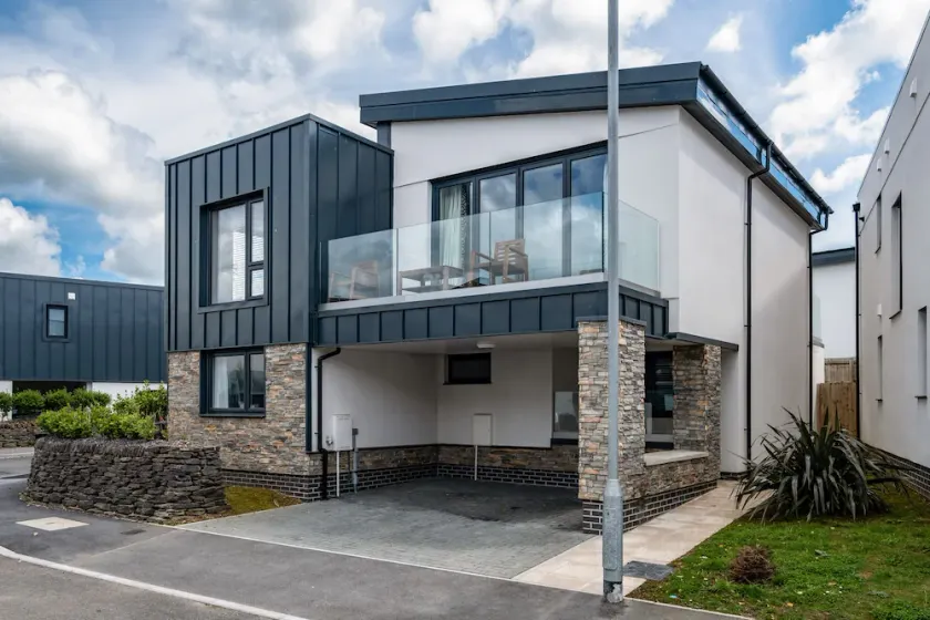 BEACH HAVEN, pet friendly, luxury holiday cottage in Perranporth - Image 1