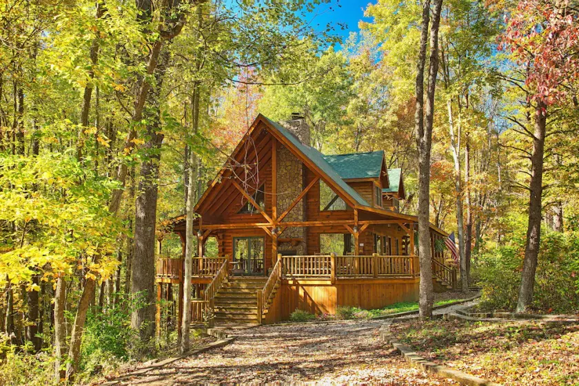 Redwood Lodge Hocking Hills-Covered Porches, Firepit, Hot Tub, Rec Room, WiFi - Image 1