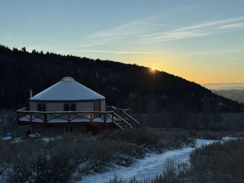 Backcountry Yurt i Private Valley - Image 1
