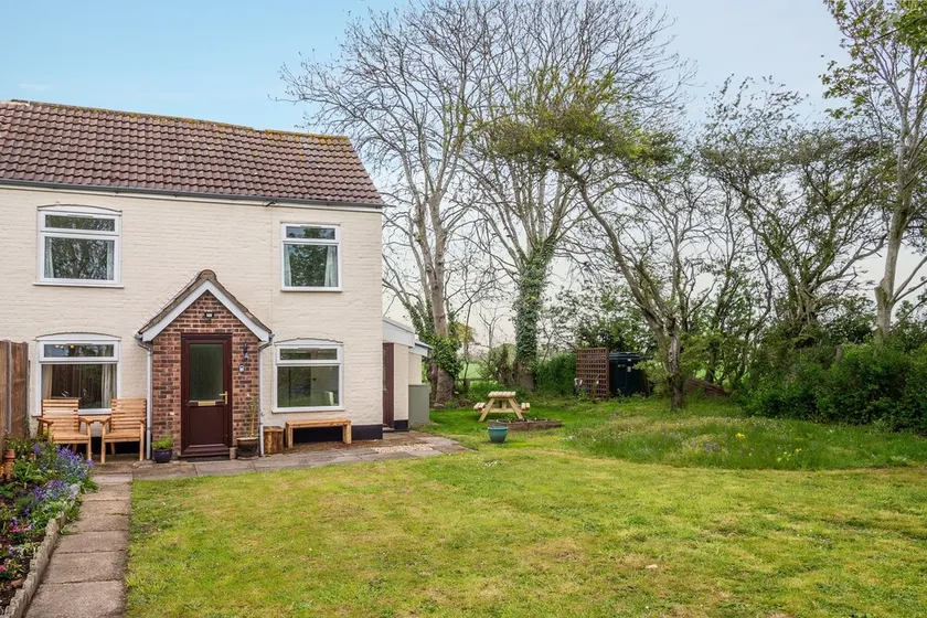 Margaret's Cottage, Potter Heigham, Norfolk - Image 1