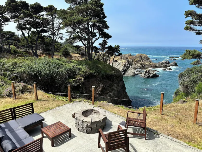 Secluded Ocean View Mid-Century Modern Retreat - Image 1