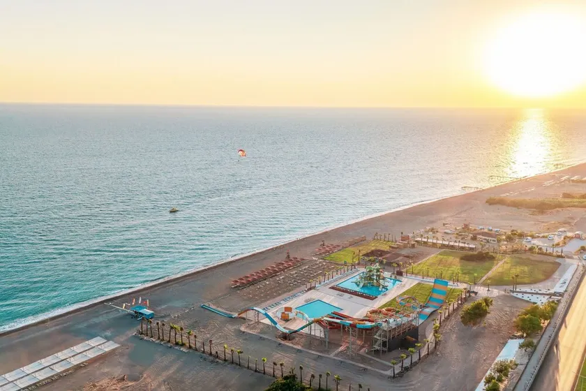 Casa Fora Beach Resort - Image 1