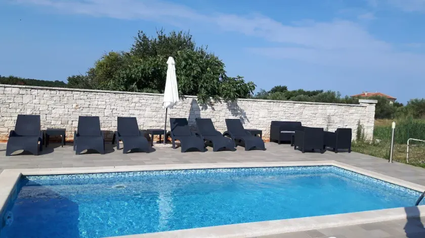 Appartement de vacances avec piscine privée, jardin et barbecue | Vue mer | Avec animaux autorisés - Image 1