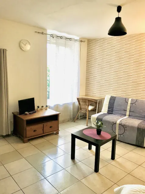 \"La Verrerie: A Comfortable Apartment\" - Image 1