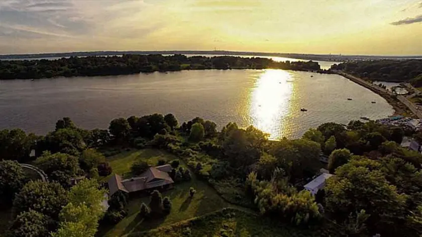 Family Compound auf 3+ Acres auf 250 ft Direct Waterfront - Schlafmöglichkeiten für 14 - Image 1