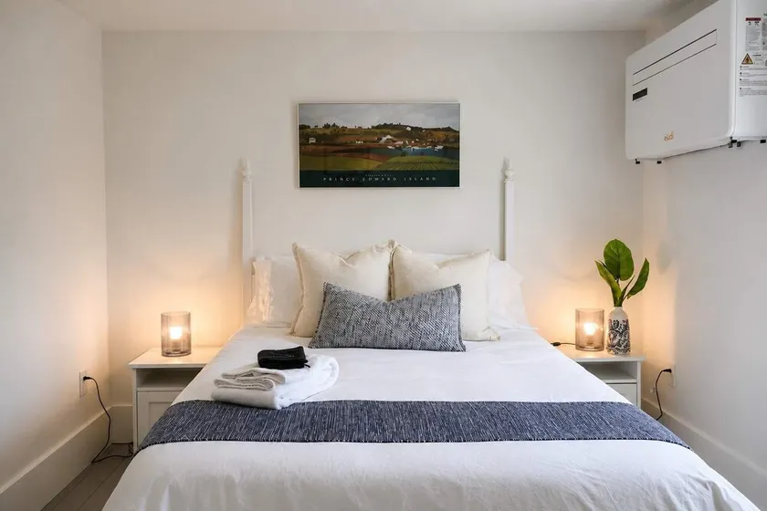 Irish Point Suite | Enjoy Sunrise Views | Private room with Ensuite - Sleeps 2 - Image 1