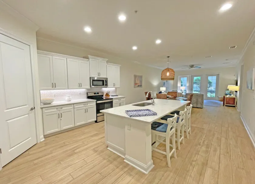 Luxury Oasis Stylish Beach Condo 2bed/2bath  - Image 1