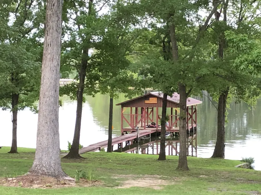 Waterfront with private boat ramp and dock for Fishermen and Families - Image 1