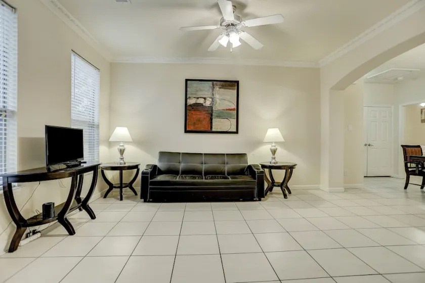 Ny oversigt !! Nyt møbleret condo, I-10 West / Beltway 8, 4 bedrm 2 bad, 77080 - Image 1