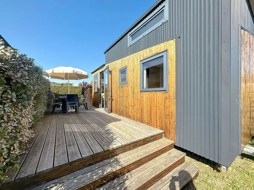 Gemütliche Tiny House: Strandnah, beheizter Pool, Fitness & Spielplatz - Image 1