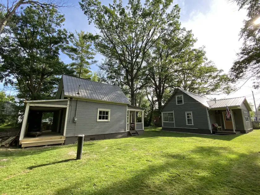 Creek Side Cottage with Lake Views, Lake Access, Dock and Secluded Yard - Image 1