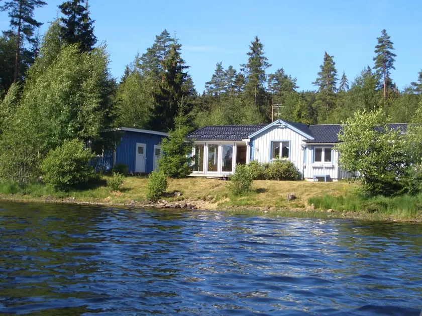 Stort sommerhus lige ved søen Mulserydsjön med sauna - Image 1