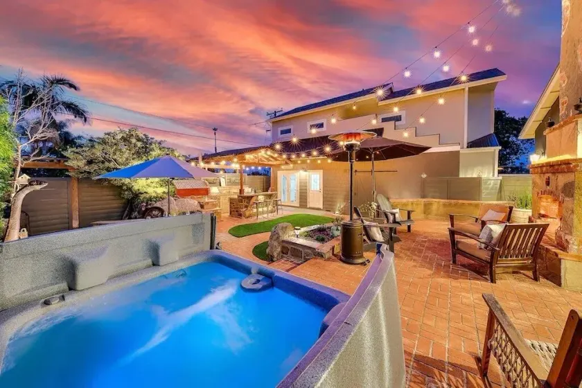 Luxury beach home one block from ocean with spa, WiFi, & gorgeous outdoor space - Image 1