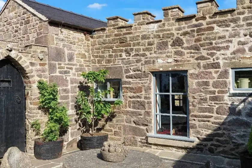 1 Bed Cottage - Sleeps 3 - Garden - Parking - Wifi - Image 1